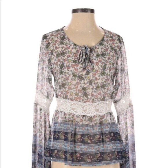 Altar’d State small floral top - Picture 2 of 8